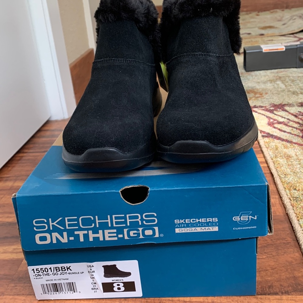 Skechers on the go bootie NWT size 8